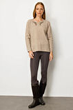 Kadın Sıfır Yaka Yaka Kenarı İşlemeli Yün Bluz K.Bej