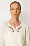 Kadın Sıfır Yaka Yaka Kenarı İşlemeli Yün Bluz Kemik