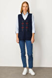Kadın V Yaka Nakış İşlemeli Kısa Yün Yelek K.Lacivert