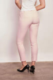 Kalın Kemerli Süs Cepli Bilek Boy Likralı Kumaş Pantolon- Pudra