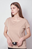 Kadın Kayık Yaka Düşük Omuzlu Kırışmaz Span Karışımlı Şık T-shirt Bluz-Koyu Bej 
