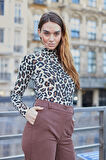 Kadın Kaşkorse Yarım Balıkçı Uzun Kol Desenli Body Bluz-Bej Leopar