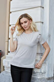 Kadın Kaliteli Modal Kumaş Sıfır Yaka Düğme Aksesuarlı Kısa Kol T-shirt Bluz-Taş 
