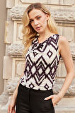 Kadın Likralı Parlak Kumaş Empirme Degaje Yaka Kolsuz Body Bluz-Mürdüm Desen