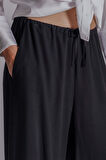 Kadın Yandan Cepli Beli Lastikli Relaxed Fit Pantolon Siyah