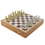 GiftHome Orta Boy Metal Yunan Satranç Takımı Parlak ve Rustik Desenli Sandıklı MDF Tahtası (36x36x6 cm.)