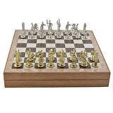 GiftHome Orta Boy Metal Yunan Satranç Takımı Parlak ve Rustik Desenli Sandıklı MDF Tahtası (36x36x6 cm.)