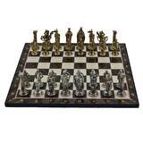 GiftHome Büyük Boy Metal İNGİLİZ Satranç Takımı Parlak ve Katlanır Ceviz Desenli MDF Satranç Tahtası (43X43 cm.)