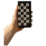 GiftHome Pocket Serisi Küçük Boy Metal Parlak Taş ve Mermer Desenli Kutulu Klasik Satranç Takımı (13,5 X 13,5 cm.)