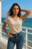 Kadın Bej Viskon V Yakalı T-shirt Kısa Kol Rahat Kesim Bluz