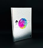 Metal Kapaklı Satürnlü Kız Tasarımlı Lastikli Defter
