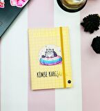Herkesin Hayatına Kimse Karışamaz Tasarımlı Lastikli Defter