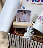 The Best Mom Tasarımlı Kupa Sert Kapaklı Defter Mini Melek Kar Küresi Ve Ahşap Fotoğraf Standı Anneler Günü Hediye Seti