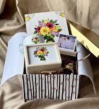 Best Mom Tasarımlı Kutulu Kupa Sert Kapaklı Defter Mini Altınyaldızlı Melek Kar Küresi Ve Ahşap Fotoğraf Standı Anneler Günü Hediye Seti