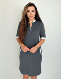 Kadın Kısa Kollu Yakadan Fermuarlı Cepli Yandan Yırtmaçlı Viskon Elbise