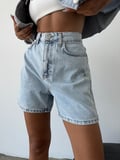 Kadın Yıpratmalı Klasik Kesim Comfort Tasarım Pamuklu Denim Şort