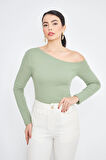  Yeşil Asimetrik Yaka Tek Omuz Açık Uzun Kollu Kadın Fit Bluz - 2463