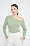  Yeşil Asimetrik Yaka Tek Omuz Açık Uzun Kollu Kadın Fit Bluz - 2463