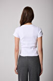 Kadın T-Shirt Beyaz Fitilli Slim Fit Kısa Kol Baby Overlok Detaylı Basic - 2511