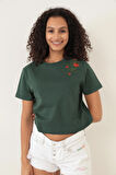 Amida Yeşil Omuzu Çınar Yaprağı Nakışlı Basic Crop T-shirt- 2411