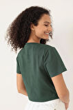 Amida Yeşil Omuzu Çınar Yaprağı Nakışlı Basic Crop T-shirt- 2411