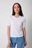Kadın Beyaz Likralı Yarım Kollu Basic T-shirt - 2524