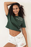 Amida Yeşil Omuzu Papatya Nakışlı Basic Crop T-shirt- 2413