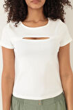 Amida Beyaz Göğüs Detaylı Sıfır Yaka Basic T-shirt- 2415