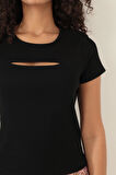 Amida Siyah Göğüs Detaylı Sıfır Yaka Basic T-shirt- 2415