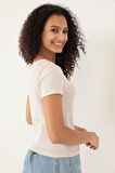 Amida Bej Göğüs Detaylı Sıfır Yaka Basic T-shirt- 2415