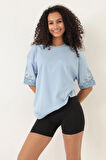 Amida Mavi Kolları Etnik Nakışlı Oversize Kısa Kollu Kadın T-shirt- 2406