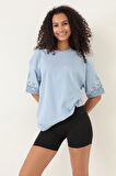 Amida Mavi Kolları Etnik Nakışlı Oversize Kısa Kollu Kadın T-shirt- 2406