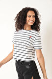 Çizgili Beyaz Gelincik Nakış Detaylı Kısa Kollu Kadın T-shirt - 2401