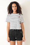 Çizgili Beyaz Gelincik Nakış Detaylı Kısa Kollu Kadın T-shirt - 2401