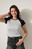 Amida Siyah Gri Parçalı Sıfır Yaka Basic Crop T-shirt- 2407 