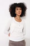 Beyaz Düğme Detaylı Fitilli Görünümlü Yuvalak Yaka Uzun Kollu Kadın Bluz - 2443
