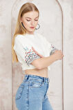 Amida Beyaz Kolları Etnik Nakışlı Oversize Kısa Kollu Kadın T-shirt- 2406