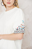 Amida Beyaz Kolları Etnik Nakışlı Oversize Kısa Kollu Kadın T-shirt- 2406