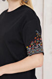 Amida Siyah Kolları Etnik Nakışlı Oversize Kısa Kollu Kadın T-shirt- 2406