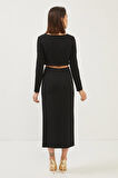 Siyah Cut Out Detaylı Asimetrik Yaka Crop Bluz