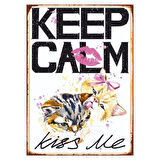 Keep Calm Kiss Me Yazılı Kedili Romantik Ahşap Retro Poster Tablo