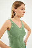 Kadın Yeşil Kolsuz Askılı Bel ve Yaka Detaylı Yazlık Atlet Triko Bluz