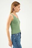 Kadın Yeşil Kolsuz Askılı Bel ve Yaka Detaylı Yazlık Atlet Triko Bluz