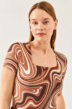 Kadın Kahverengi Desenli Kare Yaka Kısa Kol Viskon Bluz