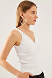 Kadın Beyaz Kolsuz Askılı Bel ve Yaka Detaylı Yazlık Atlet Triko Bluz
