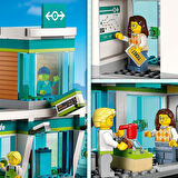 Lego® City Tren İstasyonu 60335-7 Yaş Ve Üzeri Çocuklar Için Demiryolu Kamyonu, Otobüs Ve Hemzemin G
