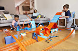 Hot Wheels Yarış Kutusu, Tek Sette 3 Akrobasi Heyecanı Bulunur, Taşınabilir Saklama Kutusu Dahil, 6-