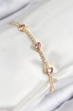 Pirinç Zirkon Taşlı Pembe Kalp Model Gold Renk Kadın Bileklik - TJ-BB7687