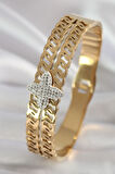 316L Çelik Gold Renk Zirkon Taşlı Çiçek Model Kadın Kelepçe - TJ-BB5902