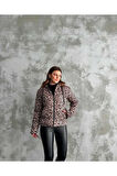Leopar Desen Kapüşonlu Fermuarlı Cepli Kadın Şişme Mont
